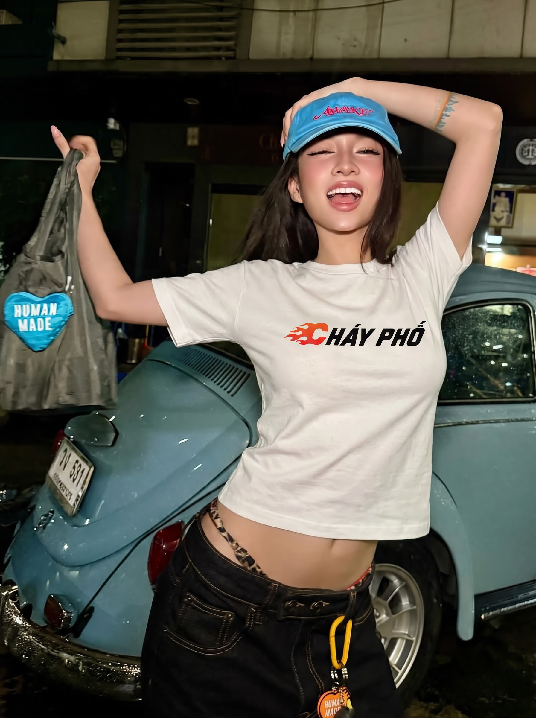 VIEW LOOKBOOK