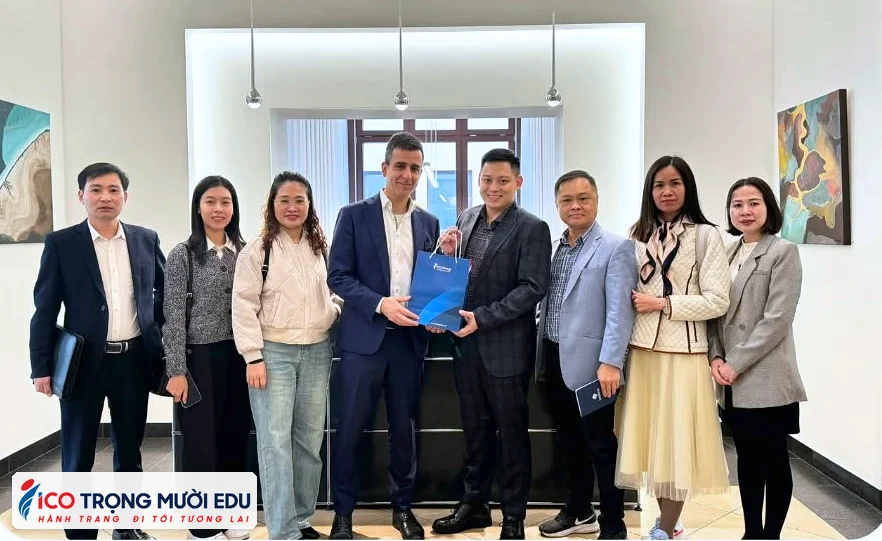 Hình ảnh kết nối và đồng hành cùng học viên tại Trọng Mười Edu/ICOEURO