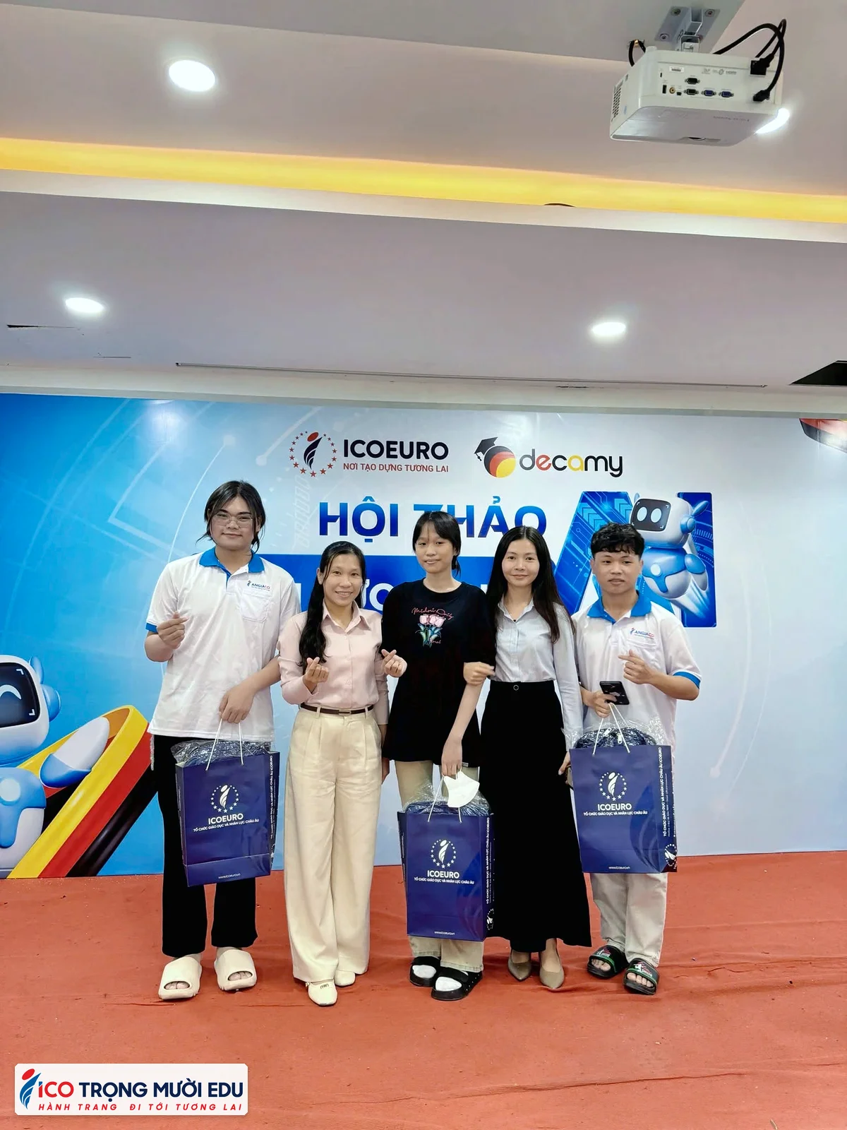 Hình ảnh lớp học và trung tâm Trọng Mười Edu/ICOEURO