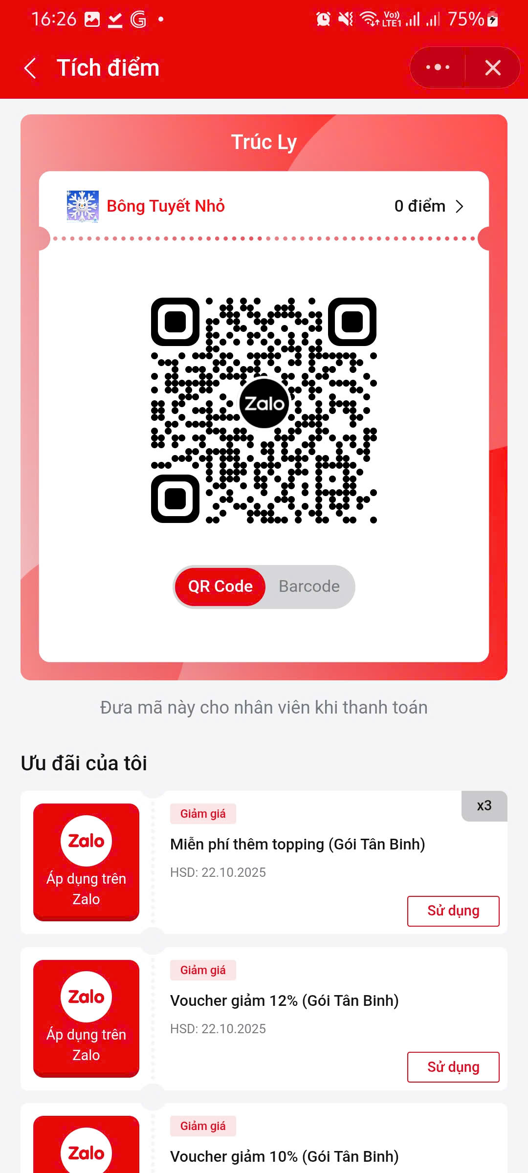 Giao diện Mini App Mixue thực tế với mã QR Zalo để tích điểm và danh sách voucher sử dụng tại quầy
