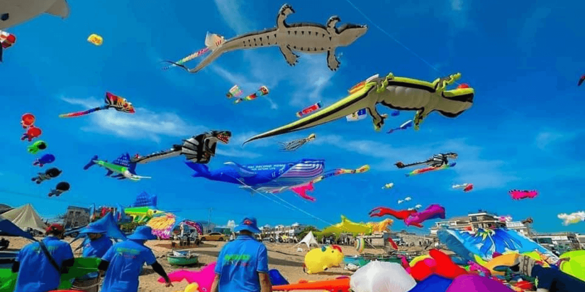 Lễ hội thả diều Phước Hải thu hút nhiều du khách gần xa
