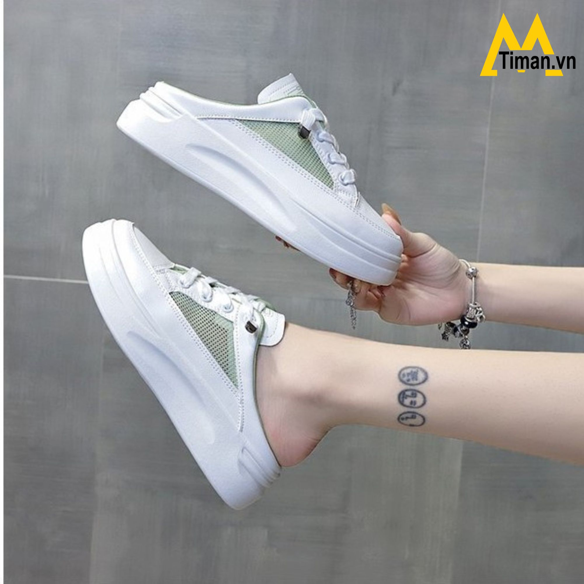 Gi&agrave;y sục c&aacute; t&iacute;nh