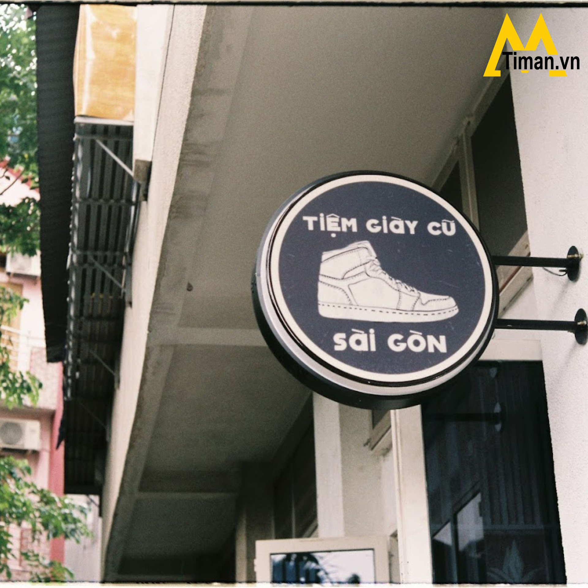 Tiệm giày cũ Sài Gòn