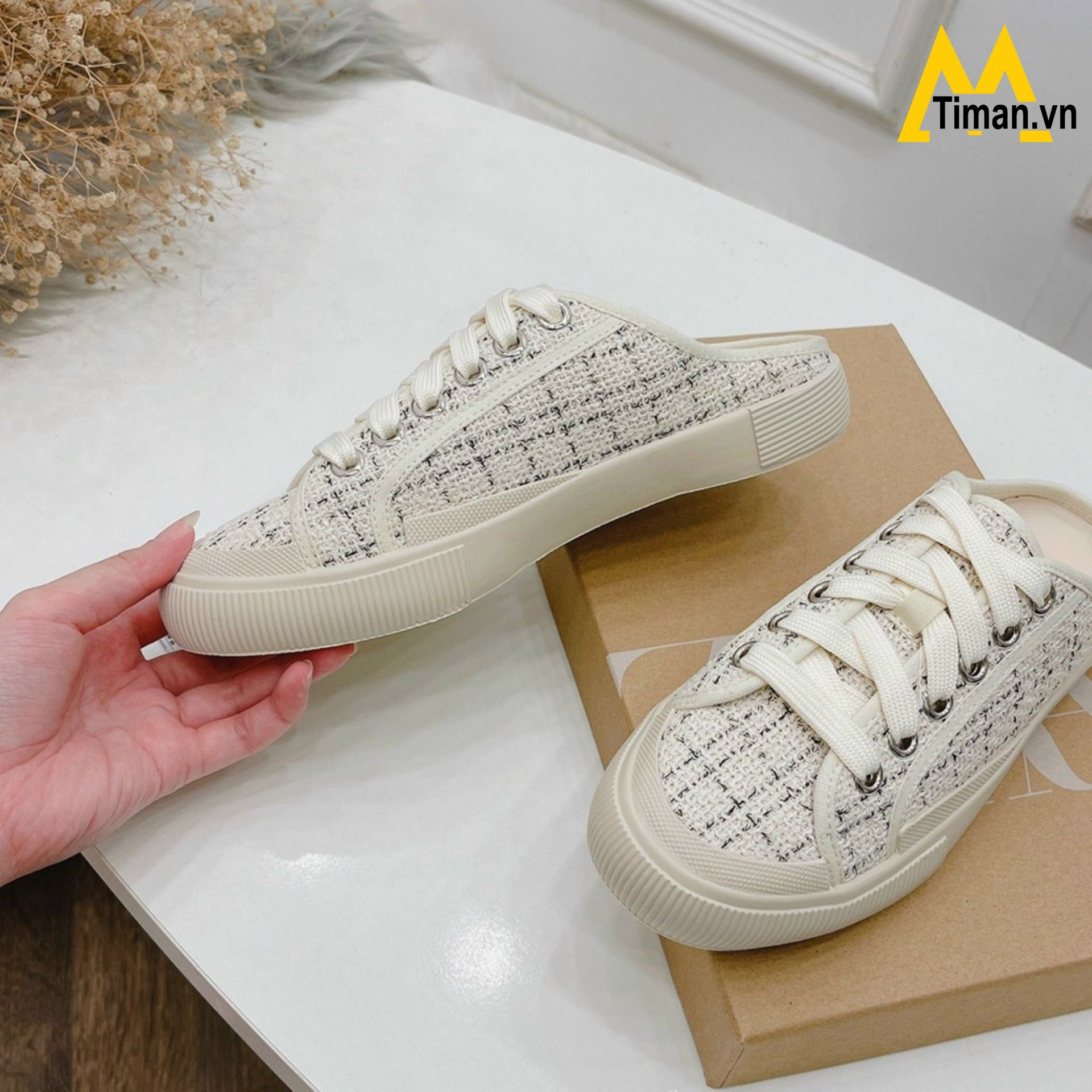 Gi&agrave;y sục thể thao