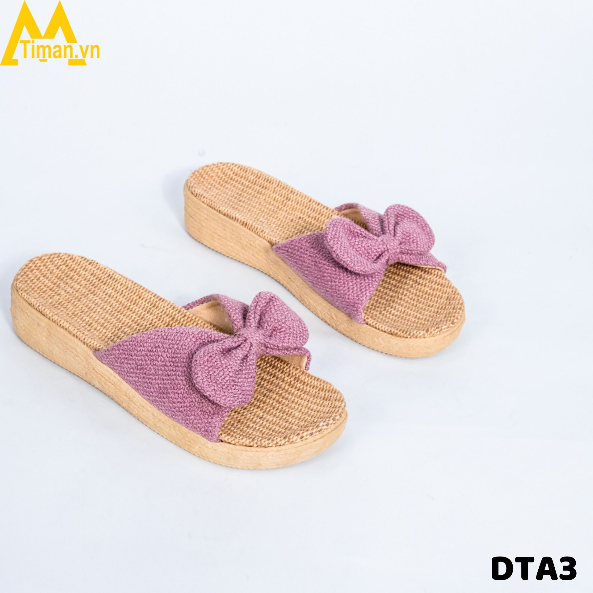 Giày đi trong nhà vào mùa đông được làm từ chất liệu giữ ấm như lông