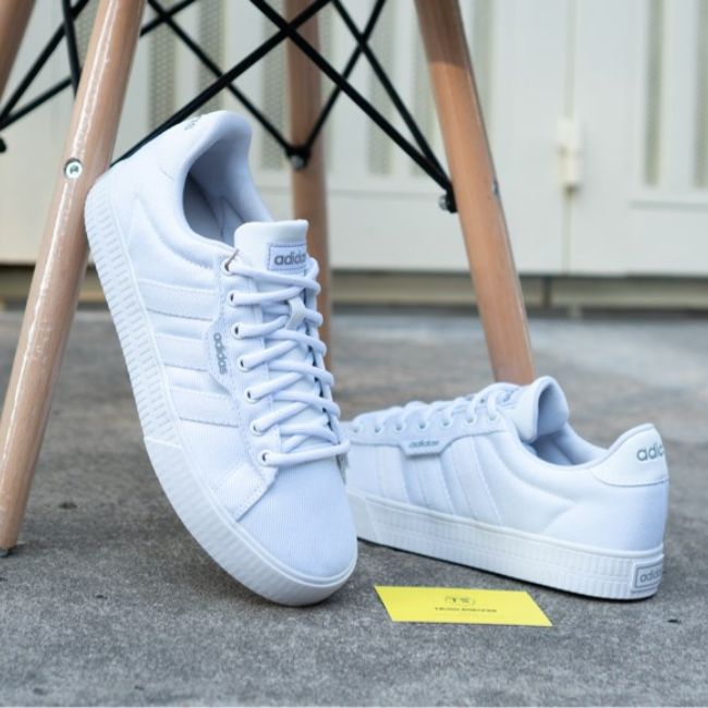 Giày trượt ván hiệu Adidas