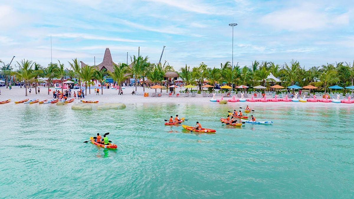 Lagoon nước mặn xanh ngọc