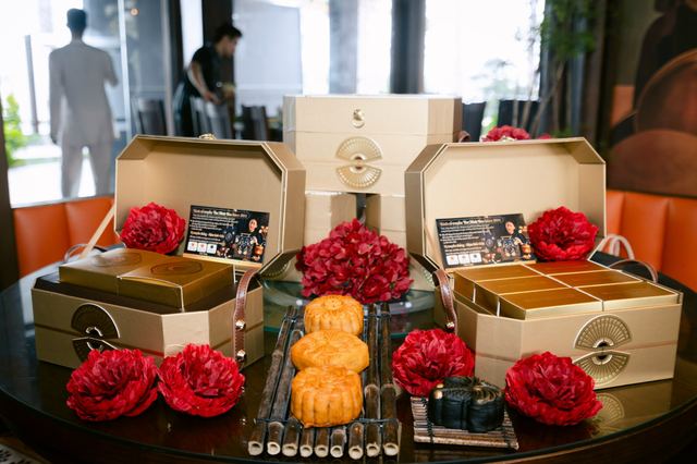 Quà tặng và trà bánh trong buổi trà đàm