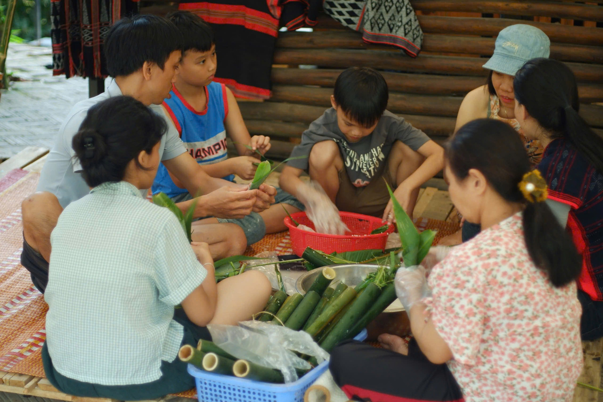 Điểm dừng chân văn hóa Cơ Tu tại Đà Nẵng Workshop làm món ăn cùng người bản địa Cơ Tu