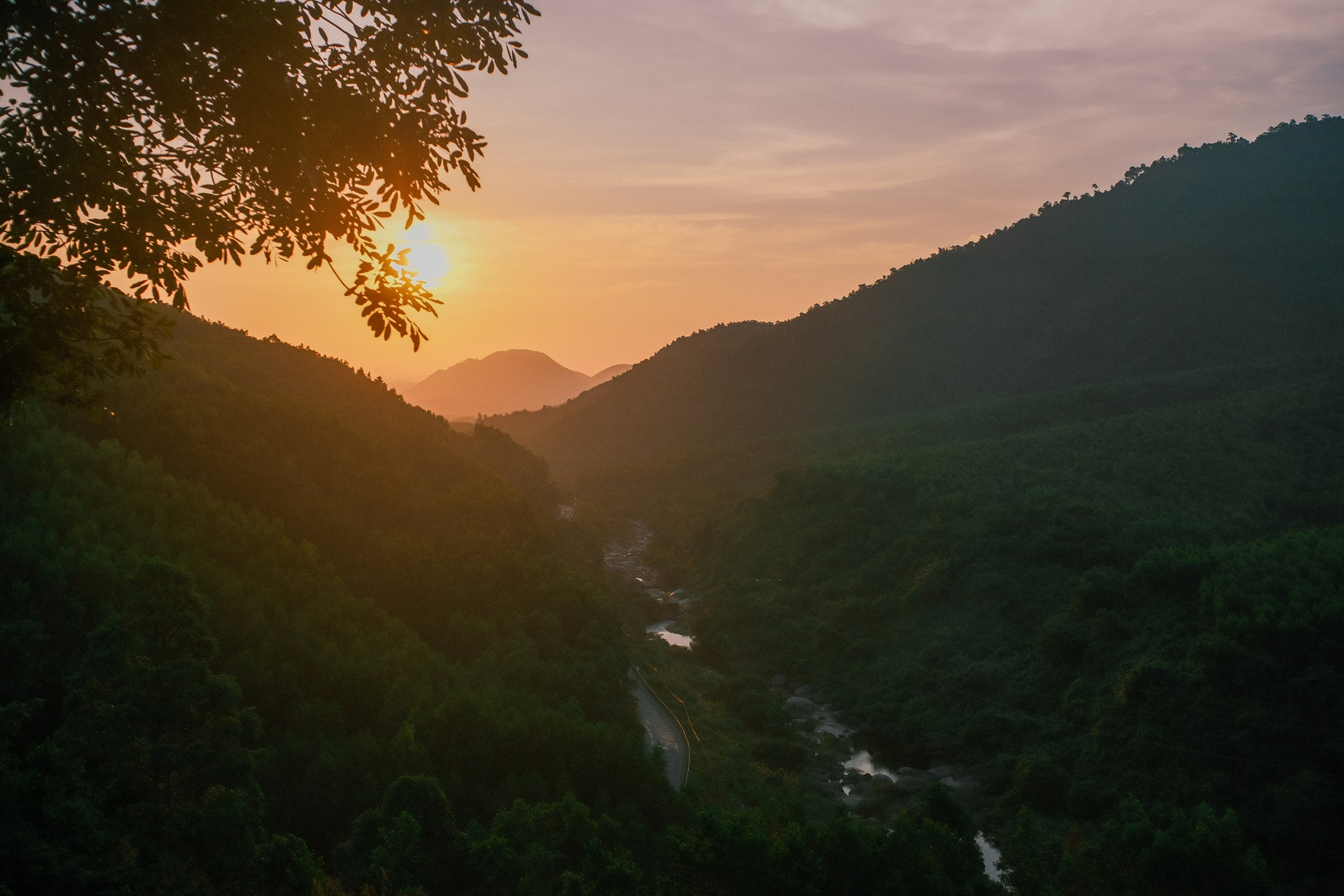 Bình minh giữa thung lũng Toom Sara Bình minh giữa thung lũng Toom Sara