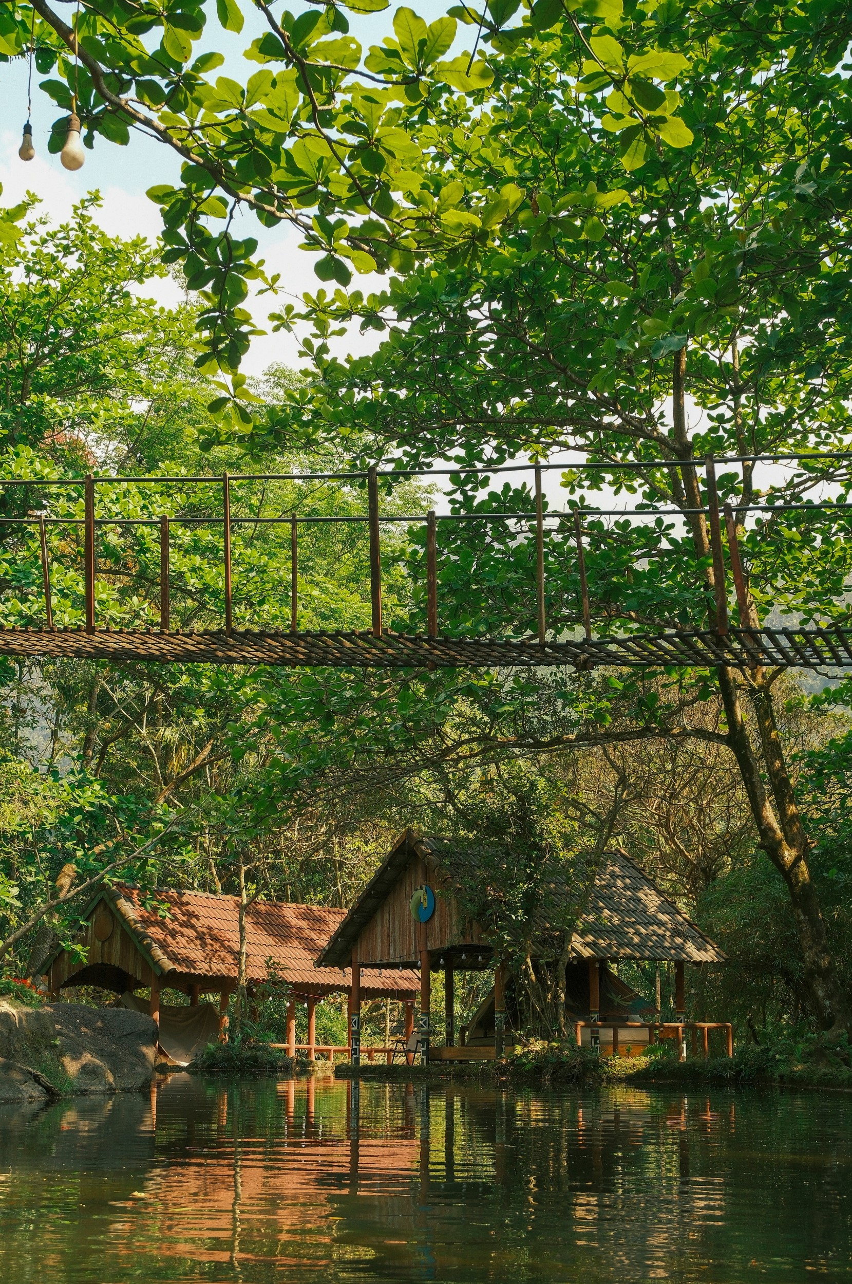 Sáng sớm tại lều ven suối - Toom Sara