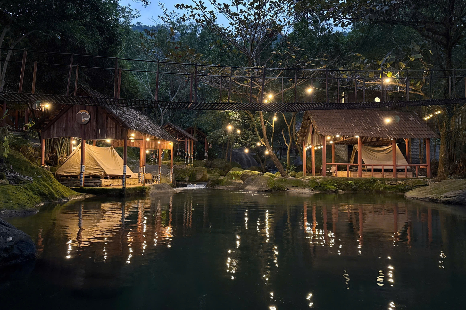 Camping ven suối Toom Sara Đà Nẵng