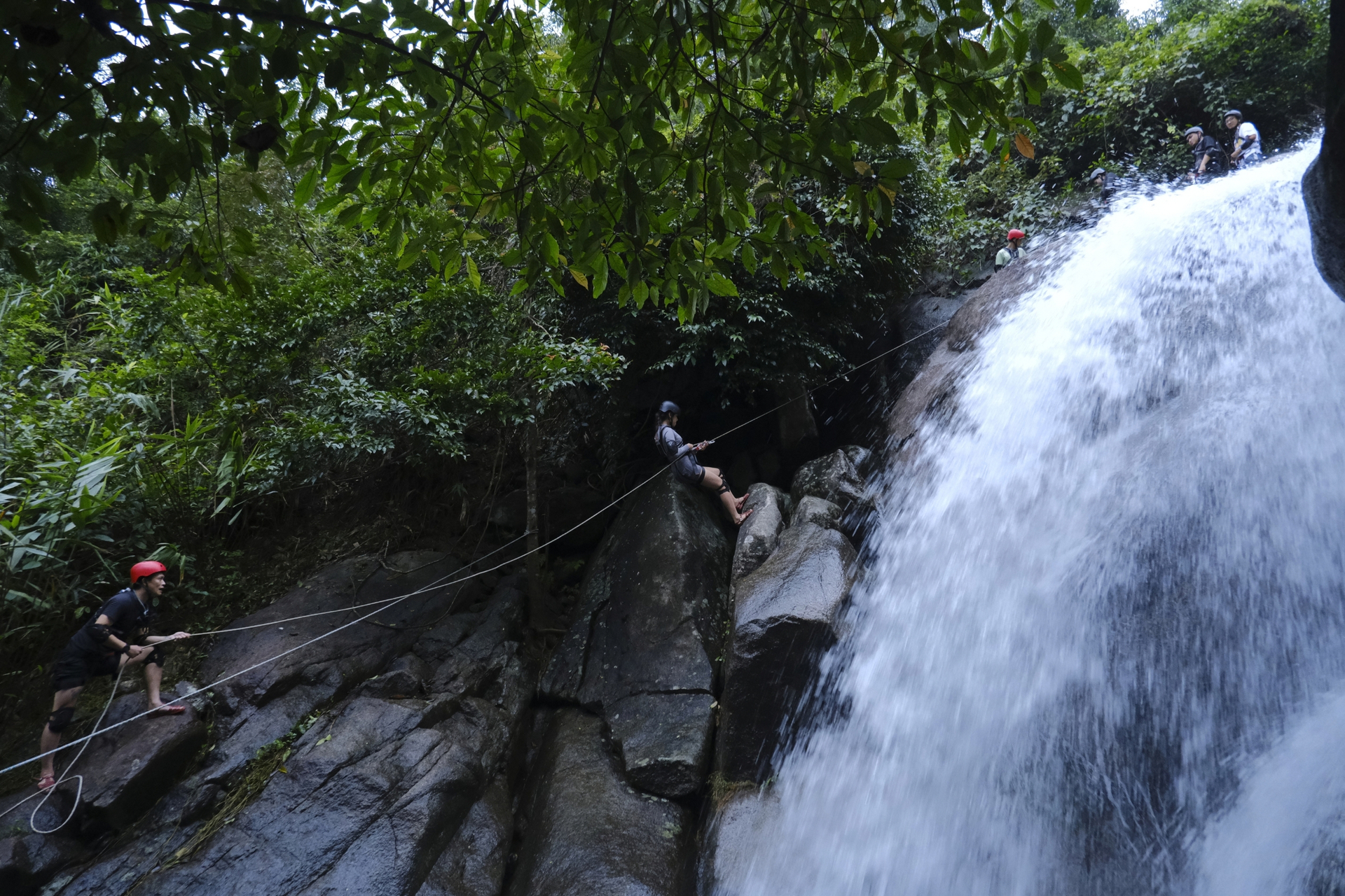 Canyoning Vượt Thác Toom Sara Adventure Canyoning Vượt Thác Toom Sara Adventure