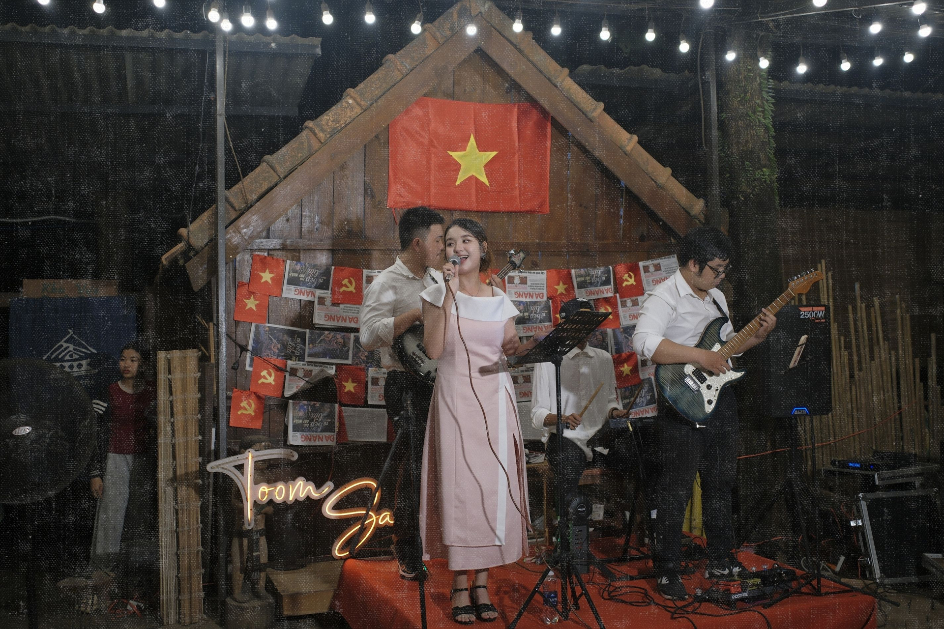 Đêm nhạc mừng Quốc khánh tại Làng Toom Sara Đà Nẵng Đêm nhạc mừng Quốc khánh tại Làng Toom Sara Đà Nẵng