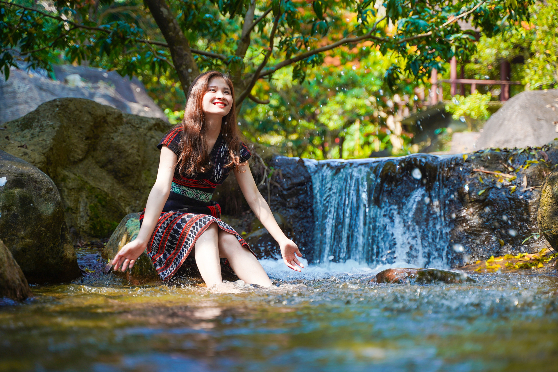 Relaxing by natural streams