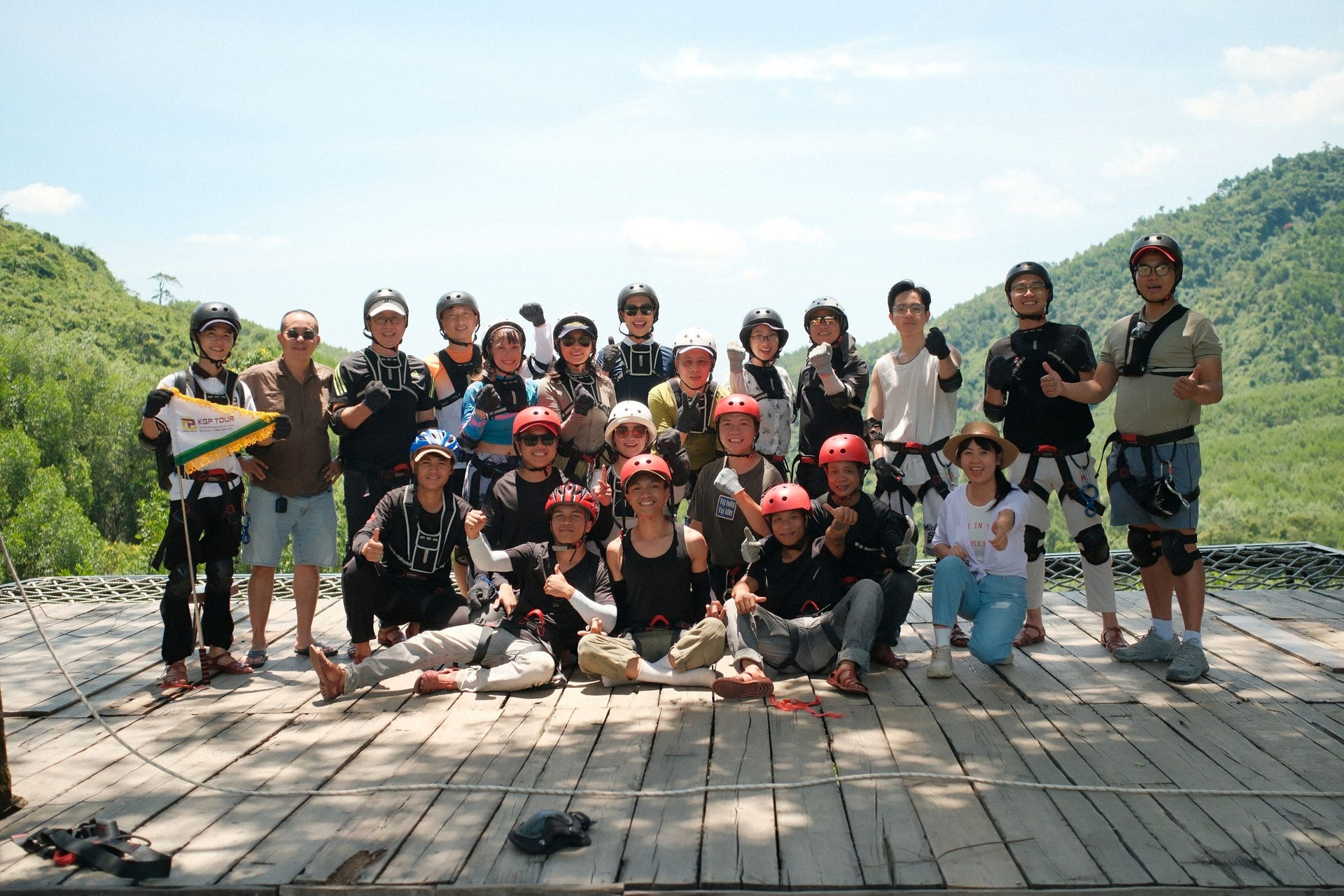 Tour Thử Thách Mạo Hiểm Dành Cho Nhóm Bạn Tour Thử Thách Mạo Hiểm Dành Cho Nhóm Bạn