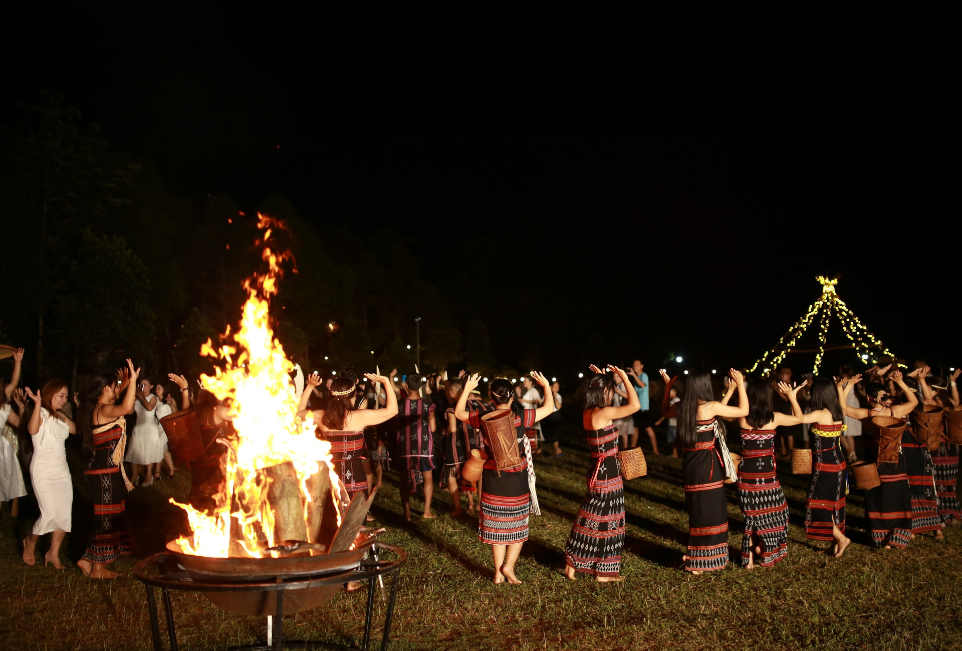 Cơ Tu Show - Toom Sara Đà Nẵng