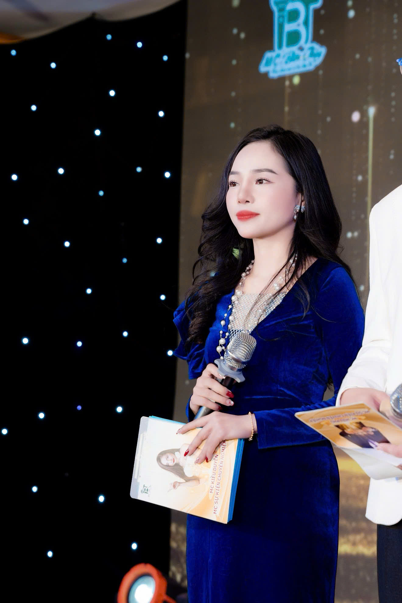 Kiều Duyên MC Singer Section 1