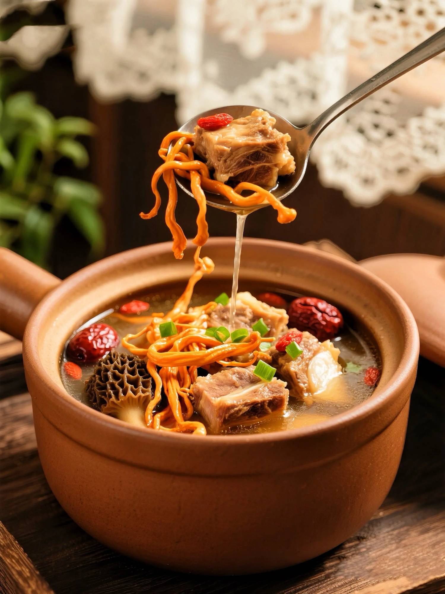 Hầm canh sườn táo đỏ đông trùng hạ thảo