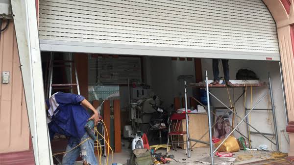 Kiểm tra motor và linh kiện cửa cuốn