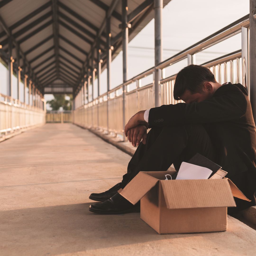 Người làm việc cảm thấy bị cô lập và không được công nhận