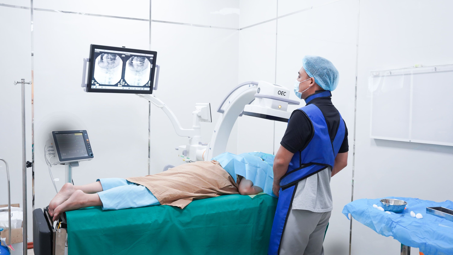 Máy C-Arm OEC