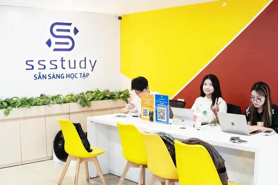 Lễ tân Lớp toán thầy Đạt