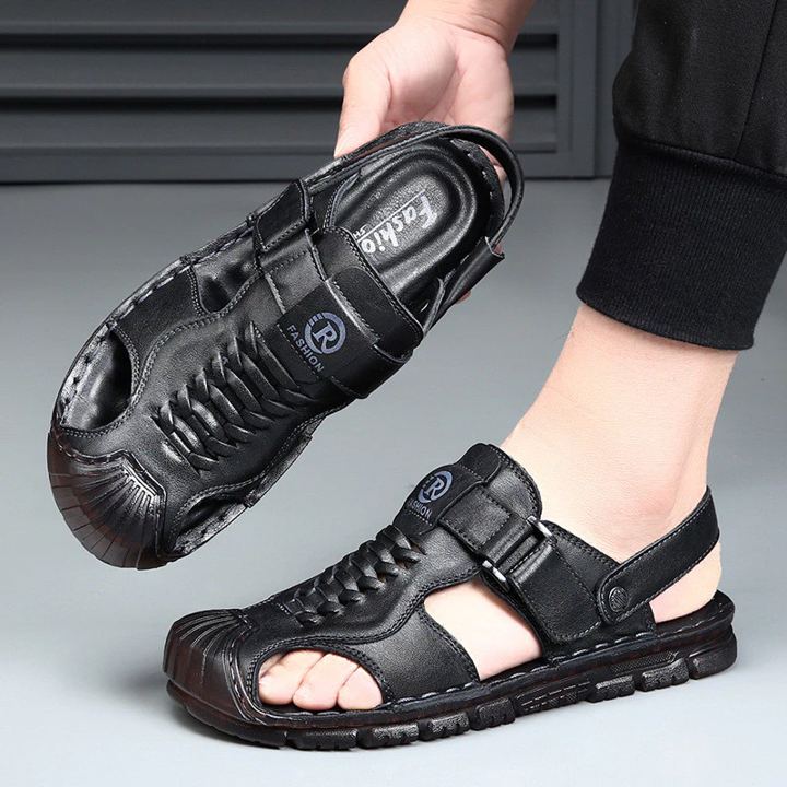Sandal dipakai