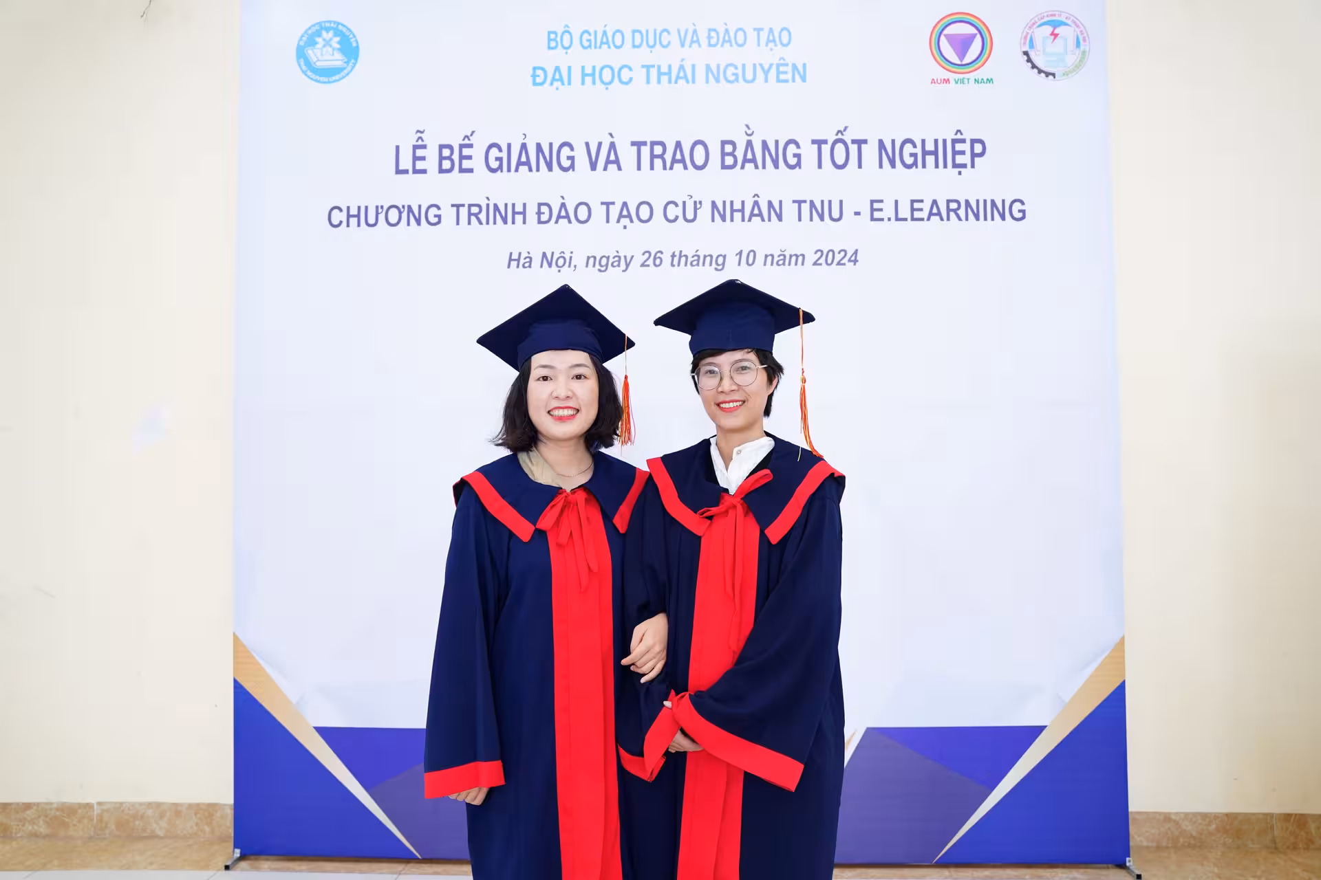 Trao bằng tốt nghiệp Cử nhân Đại học Thái Nguyên