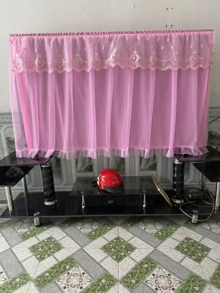 Ảnh thực tế rèm TV màu hồng do khách hàng chụp