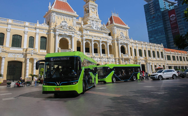 Xe buýt điện Vinbus chạy tuyến nội thành TP.HCM 