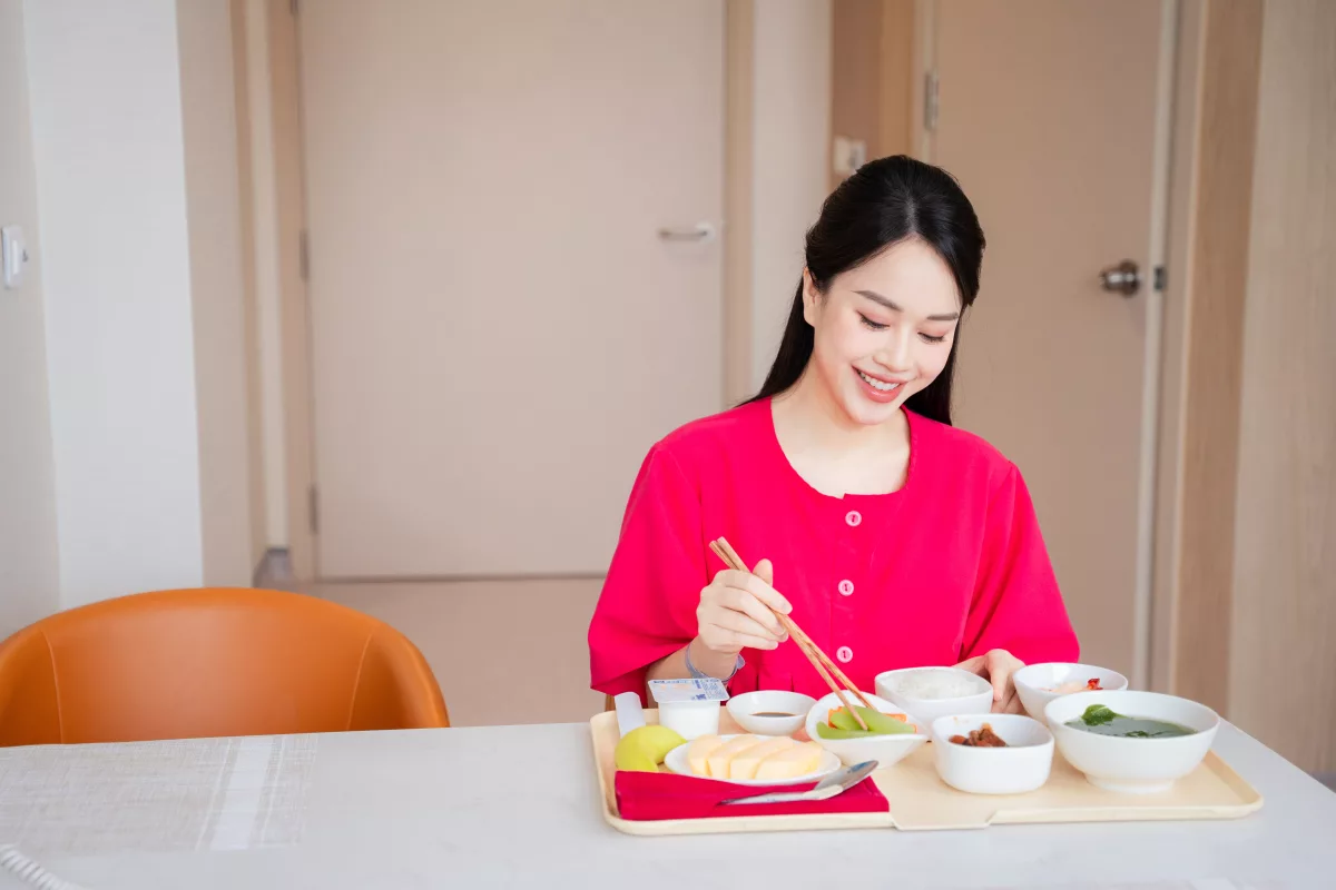 Thực đơn dinh dưỡng phục vụ tận phòng cho sản phụ