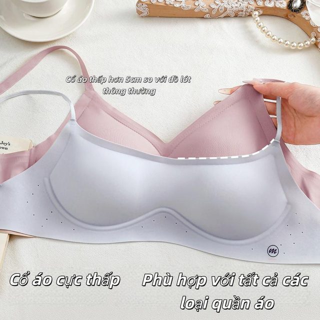 Cổ áo thấp khi mặc thật