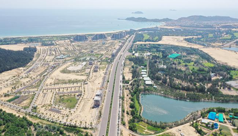 Các tuyến ven biển và trục kết nối phía Đông Quy Nhơn là nhóm hạ tầng đáng theo dõi trong dài hạn. Hạ tầng giao thông khu vực Nhơn Hội Cát Tiến Bình Định
