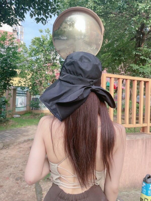 ນາງແບບໃສ່ຫມວກ