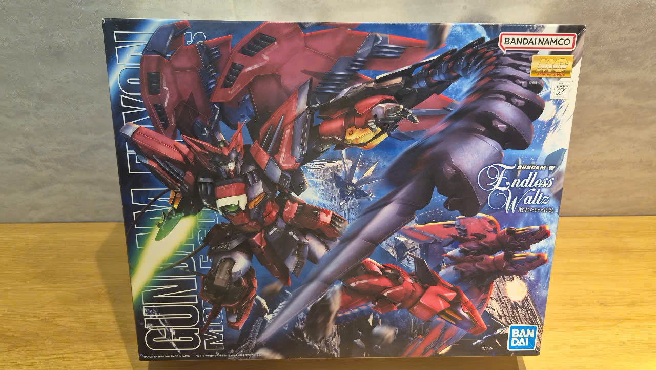 Mô hình Bandai RG Nu Gundam