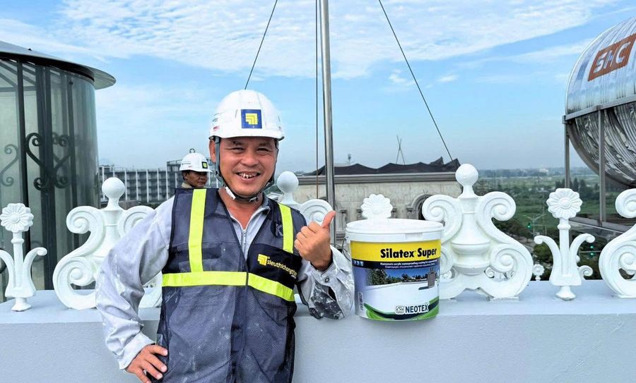 Thợ thi công Việt Thái cùng sản phẩm Silatex Super