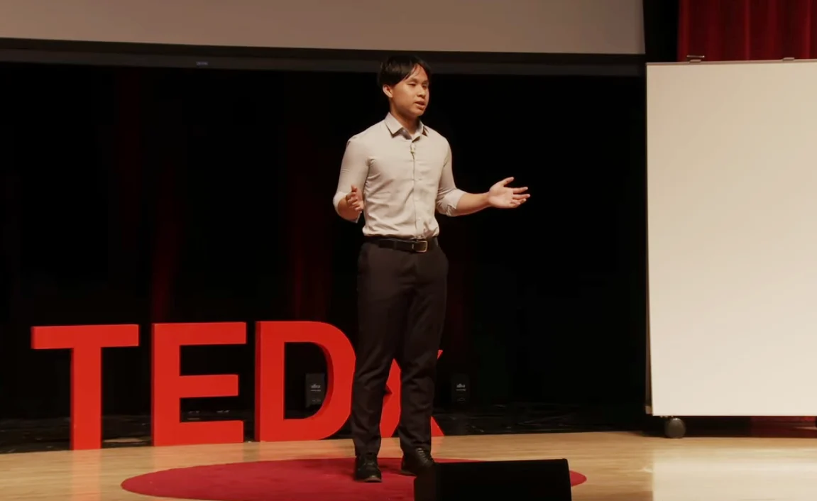 Gia Hưng trên sân khấu TEDx