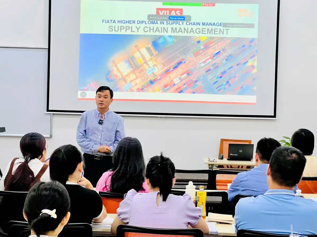 Lớp FIATA Higher Diploma tại VILAS, học Hybrid offline và trực tuyến