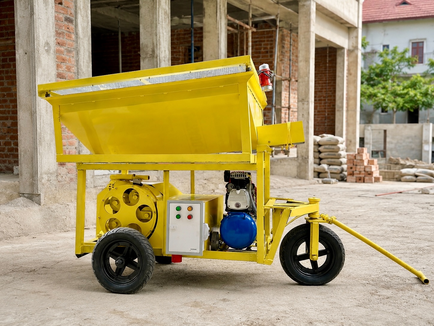 Máy phun vữa SOTHADO khi máng được đặt trên khung để di chuyển