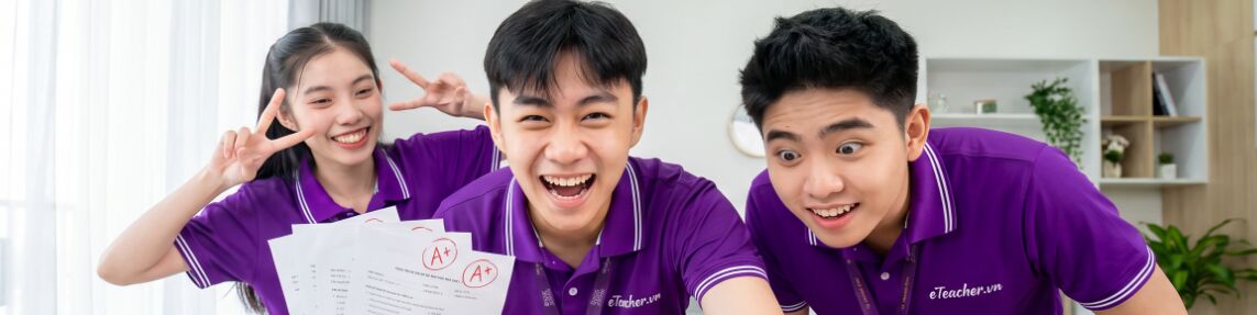 Ba gia sư eTeacher trong áo đồng phục tím đang cười