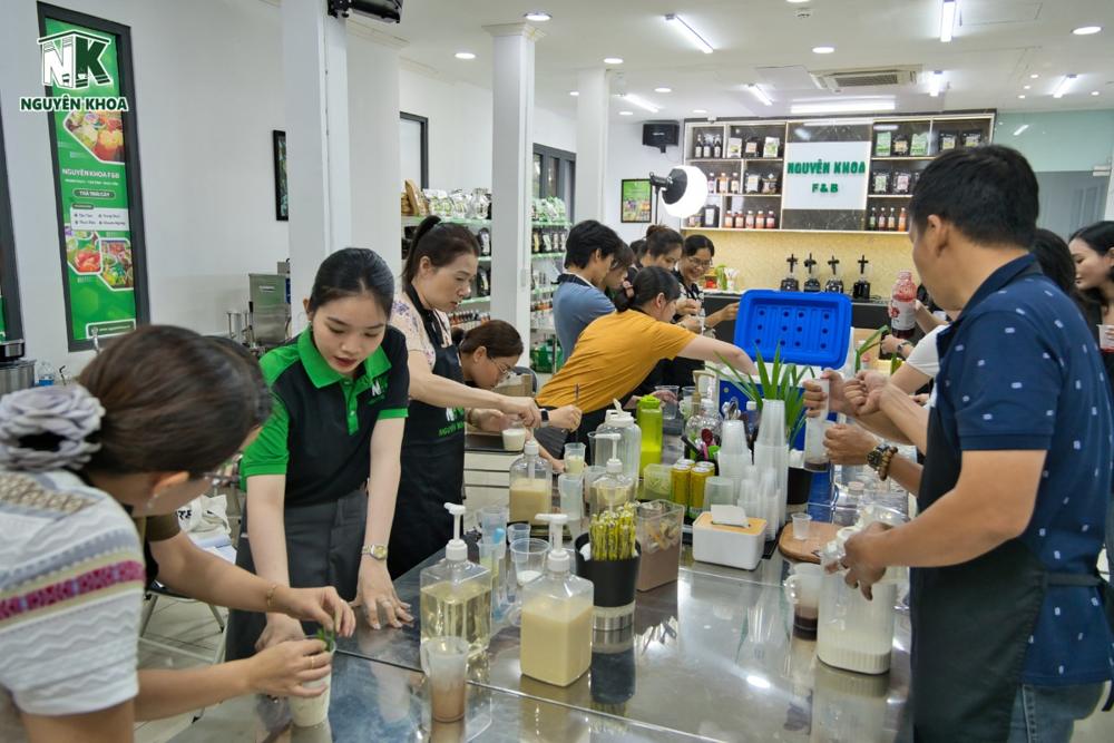 Hoc vien thuc hanh Pha Che Tong Hop tai Nguyen Khoa F&B