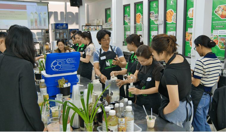 Doi ngu Nguyen Khoa F&B pha che phuc vu tai su kien