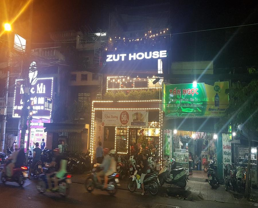 Cua hang Zut House buoi toi