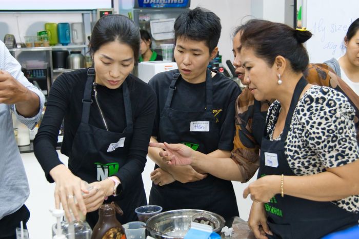Nhieu hoc vien cung thuc hanh mot cong thuc