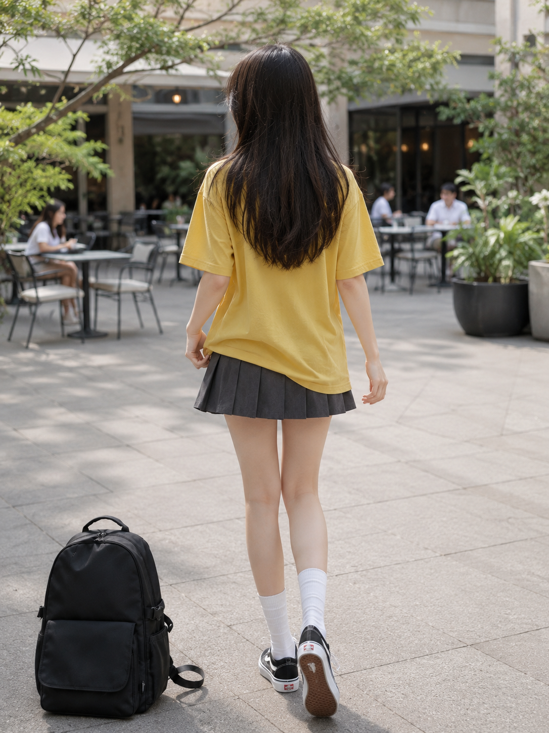 Tạo ảnh lookbook thời trang dạo phố áo thun form rộng