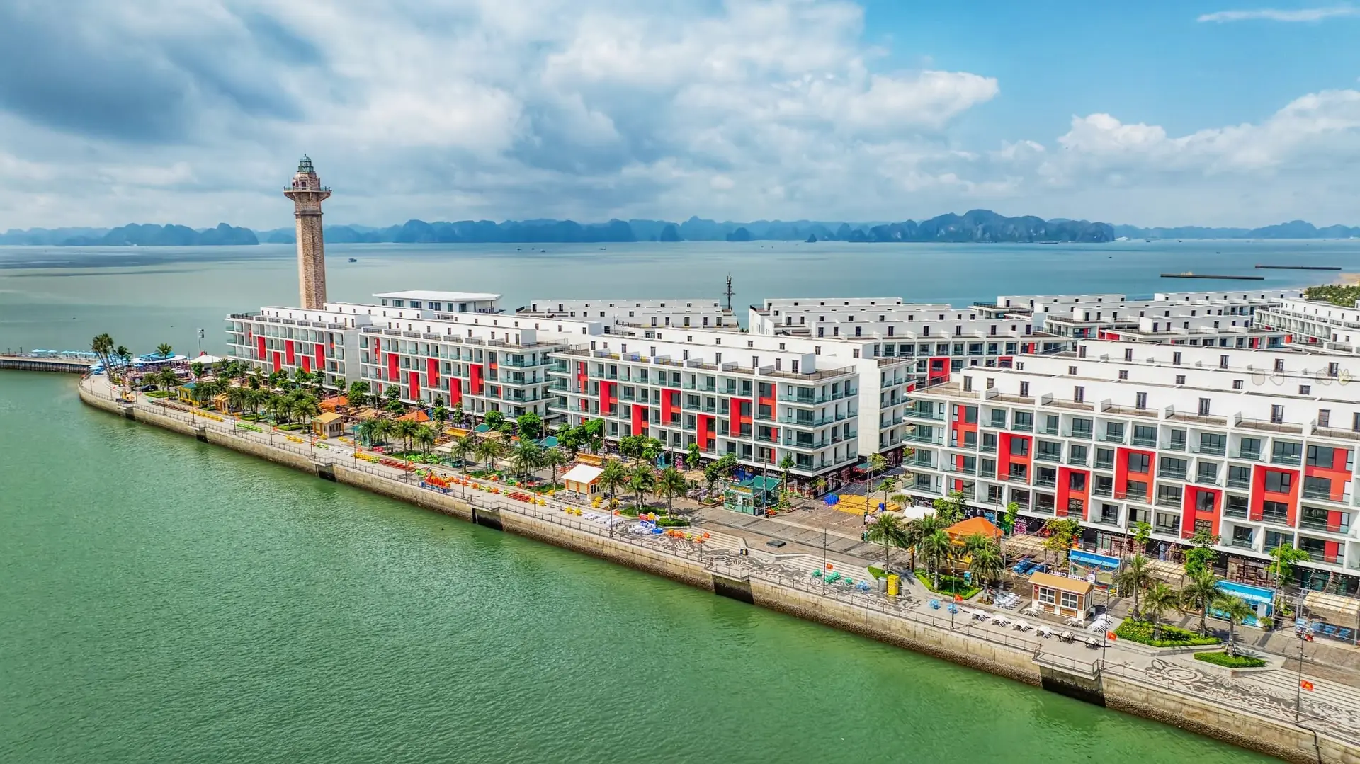 Dãy shophouse Sun Porto Town mặt cảng tàu khách quốc tế, đã xây xong Ảnh thực tế dãy shophouse mặt cảng Sun Porto Town hướng ra cảng tàu Hạ Long