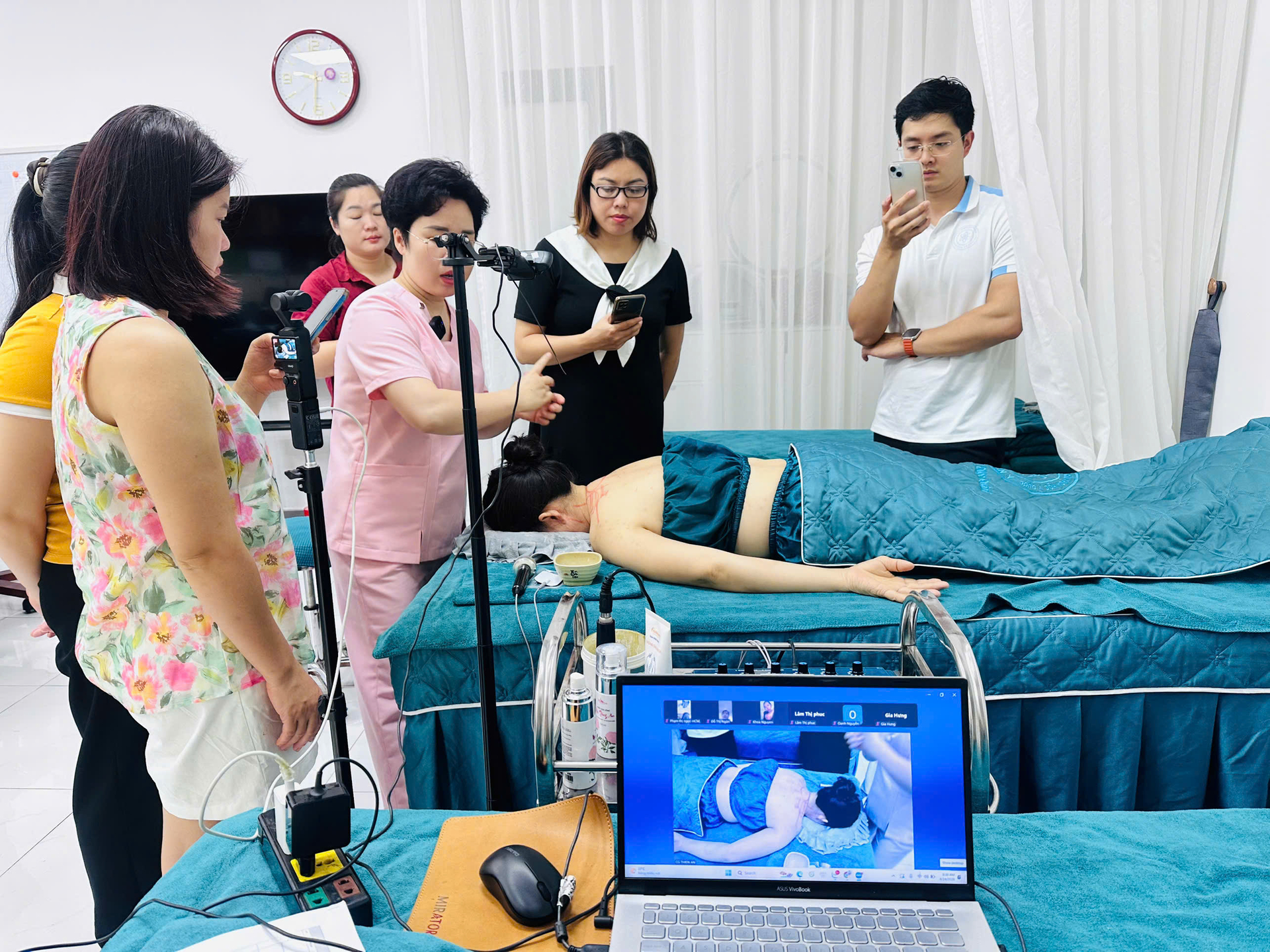 Đào tạo có thiết bị hỗ trợ