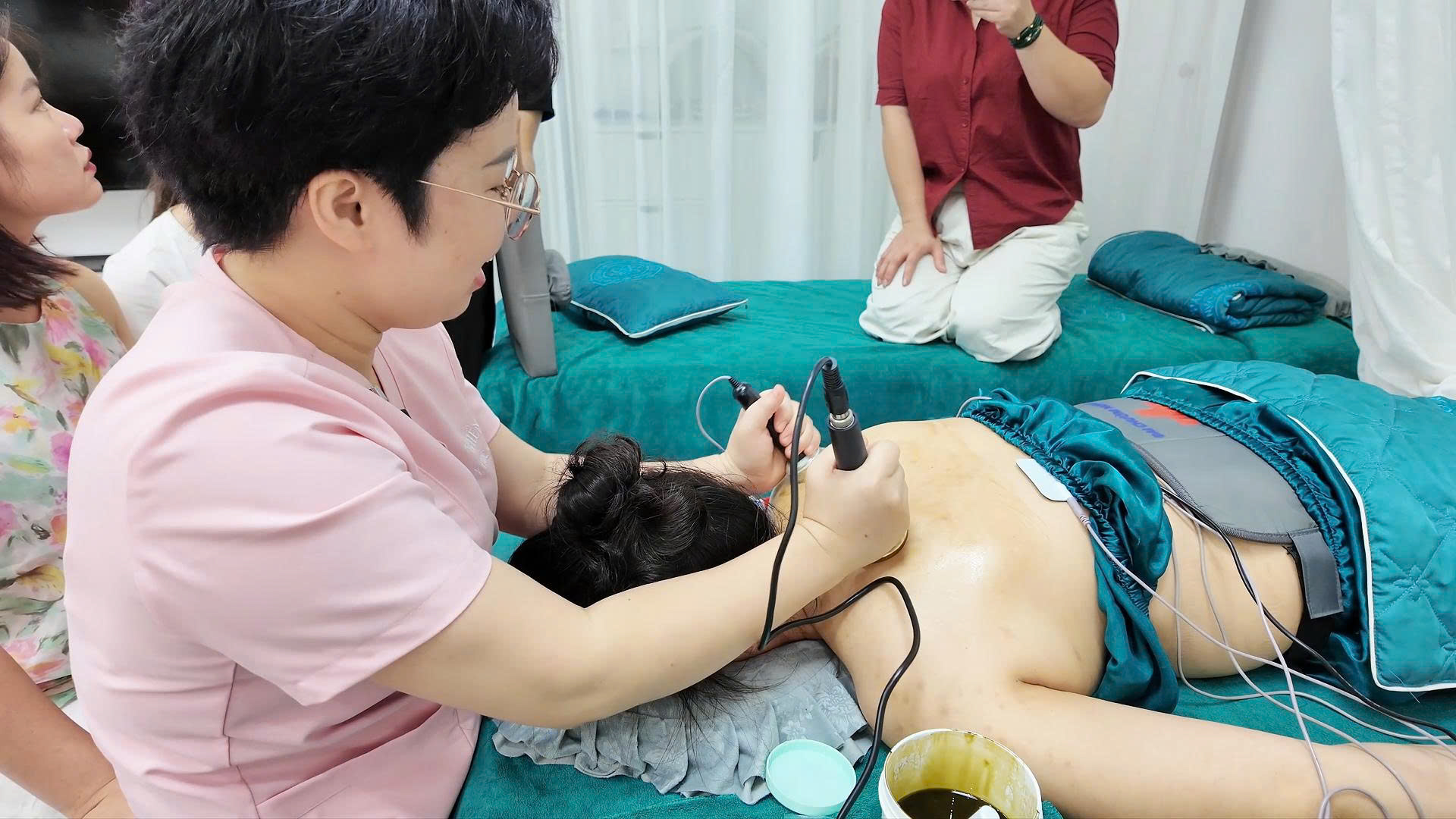 Trị liệu chuyên sâu kết hợp máy