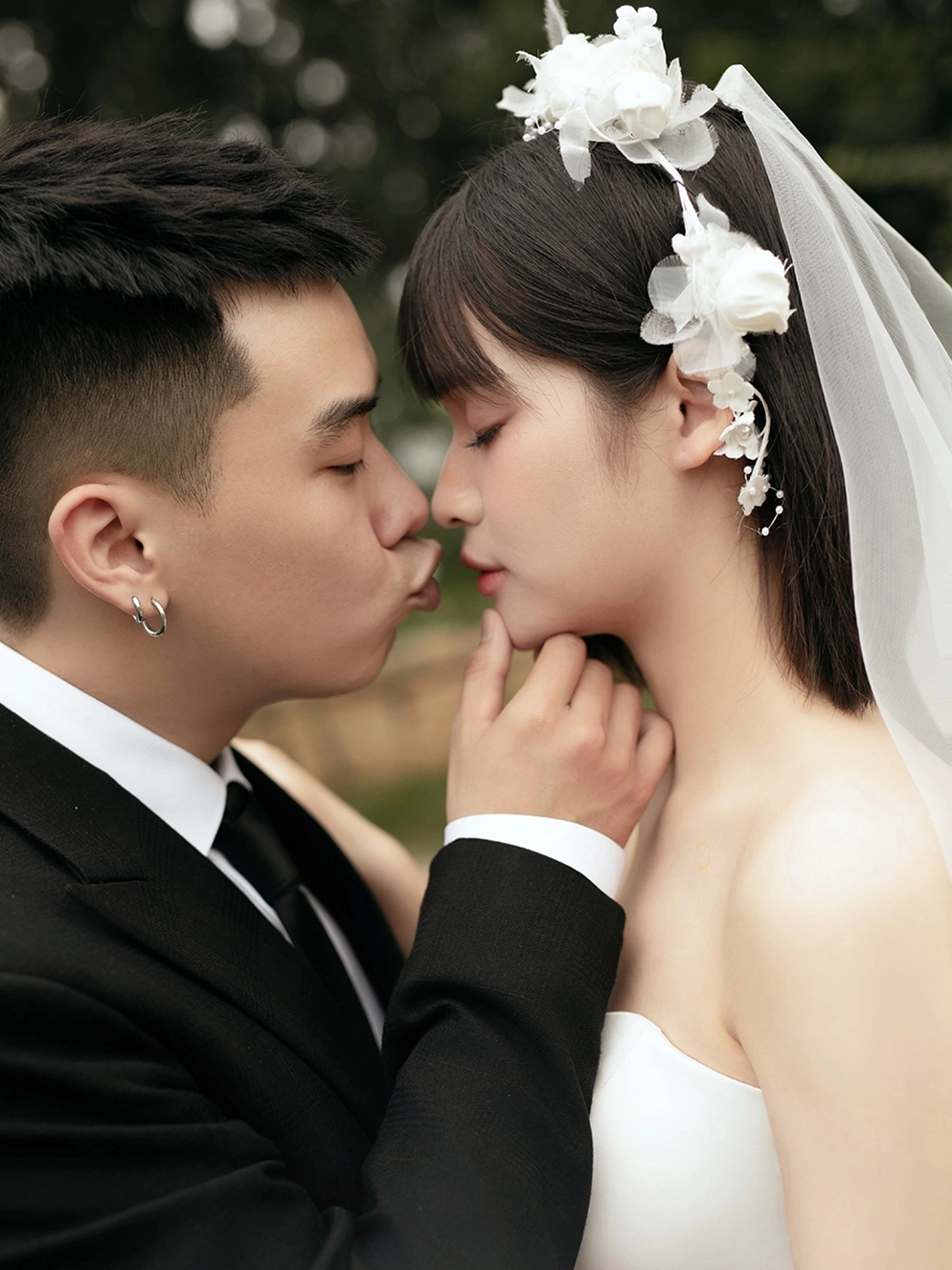 Meghan - váy dạ hội mặt sau